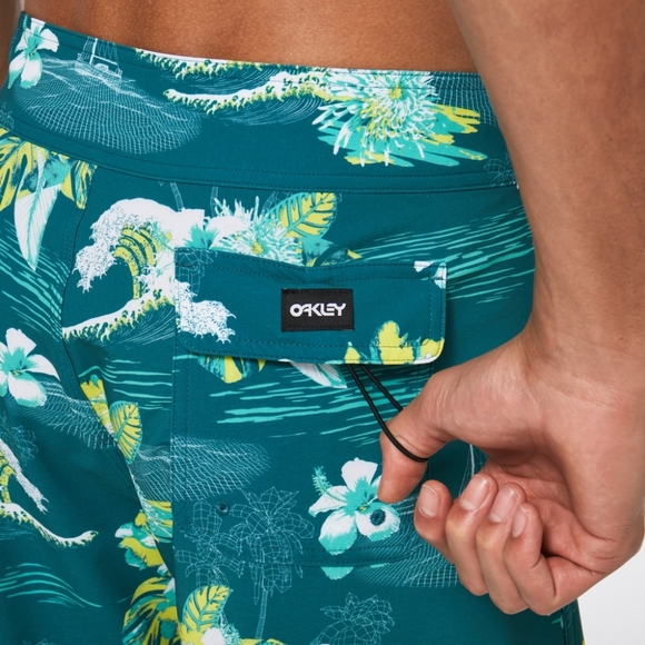 NWOT • OAKLEY • TROPICAL BLOOM Swimshorts w/ Ties Palm 🌴 & Waves Hybrid Fabric - Picture 2 of 16